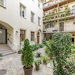 Primaxarya - Maisonette Right On The Main Square With Breath Taking 360 Views Of Bratislava