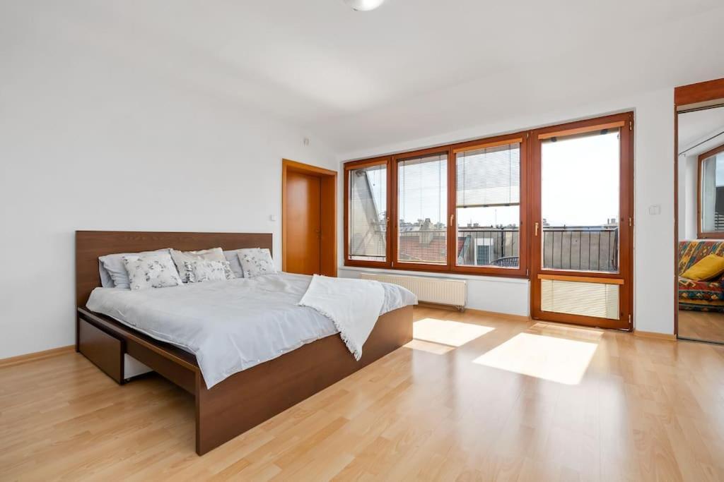 Primaxarya - Maisonette Right On The Main Square With Breath Taking 360 Views Of * Bratislava