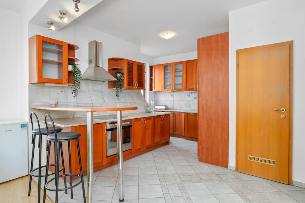 Primaxarya - Maisonette Right On The Main Square With Breath Taking 360 Views Of Apartment Bratislava