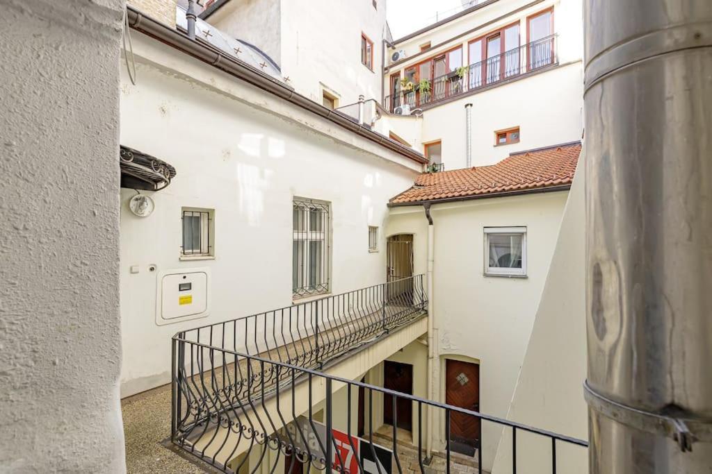 Primaxarya - Maisonette Right On The Main Square With Breath Taking 360 Views Of Bratislava