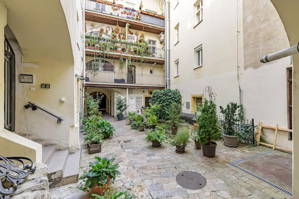 Apartment Primaxarya - Maisonette Right On The Main Square With Breath Taking 360 Views Of *