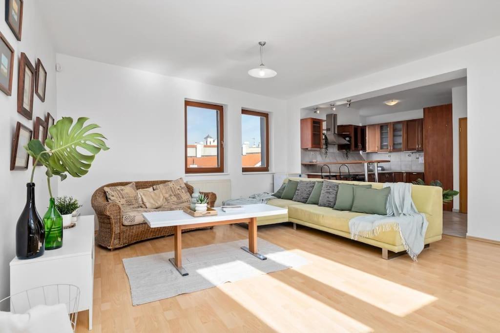 Primaxarya - Maisonette Right On The Main Square With Breath Taking 360 Views Of Bratislava